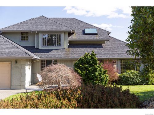 5047 Benton Crt, Victoria, BC, V8Y2Z5 | Card Image