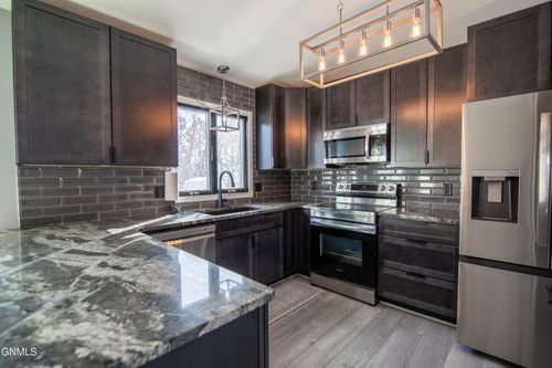 2728 10th Avenue Se, Mandan, ND, 58554 | Card Image