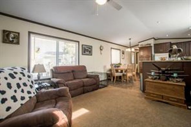 2300 13 St N, Home with 3 bedrooms, 2 bathrooms and 2 parking in Lethbridge AB | Image 11