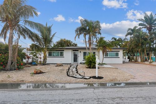 747 Pruitt Dr, MADEIRA BEACH, FL, 33708-2358 | Card Image