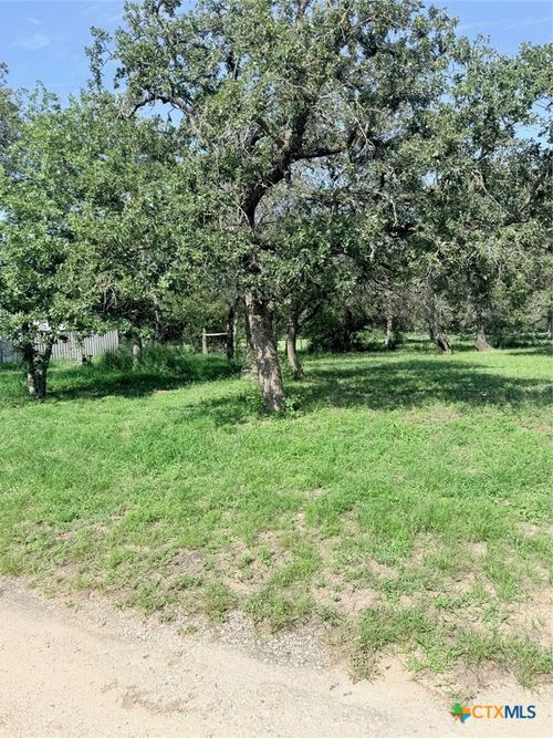 140 Mackie Ln, Seguin, TX, 78155-8789 | Card Image