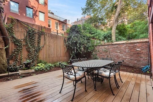 g-27 W 10th St, New York, NY, 10011-8741 | Card Image