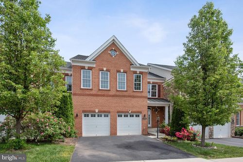 42938 Courtland Chase Sq, ASHBURN, VA, 20148-7484 | Card Image