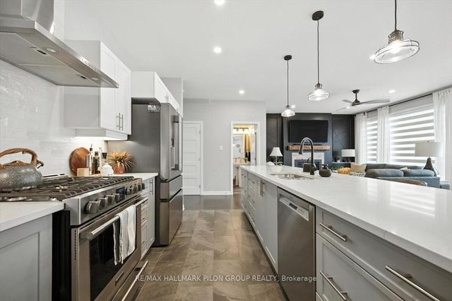 1142 Diamond St, House other with 3 bedrooms, 3 bathrooms and 2 parking in Rockland ON | Image 5