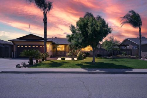 613 E Spruce Ave, Lemoore, CA, 93245-2058 | Card Image