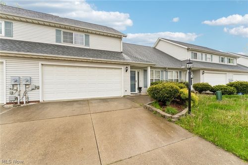 23208 Bennington Hamlet Cir, Euclid, OH, 44123-2400 | Card Image