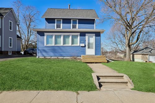 427 West St, Grinnell, IA, 50112-2361 | Card Image