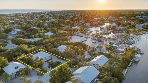 611 N Yachtsman Dr, SANIBEL, FL, 33957-3911 | Card Image