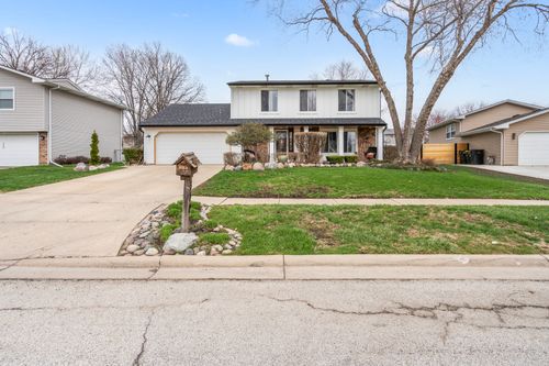 340 Stonehurst Ln, Roselle, IL, 60172-1848 | Card Image