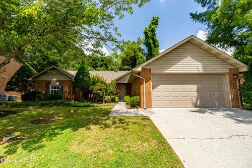 154 Manchester Dr, Maryville, TN, 37803-6560 | Card Image
