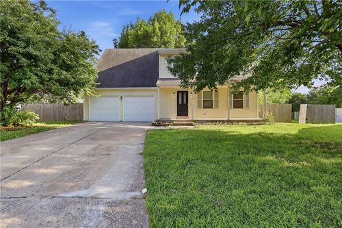 201 Poplar Dr, Gardner, KS, 66030-1191 | Card Image