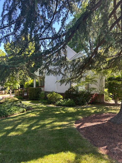 452 Blackwood St, Sacramento, CA, 95815-3702 | Card Image
