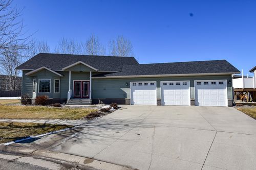 913 41st Ave S, Moorhead, MN, 56560-7439 | Card Image