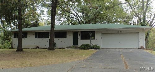 6533 Heintz Rd, Oakville, MO, 63129-3940 | Card Image