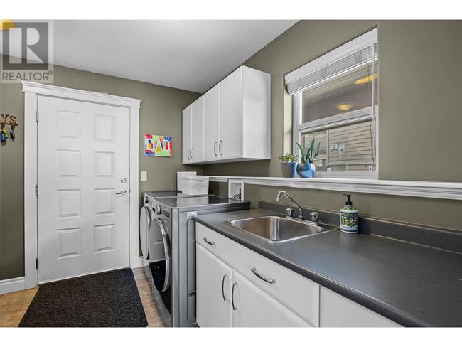 2022 Hugh Allan Dr, House other with 6 bedrooms, 3 bathrooms and 6 parking in Kamloops BC | Image 22