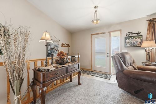 8501 E Saddle Creek Rd Road, Sioux Falls, SD, 57110 | Card Image