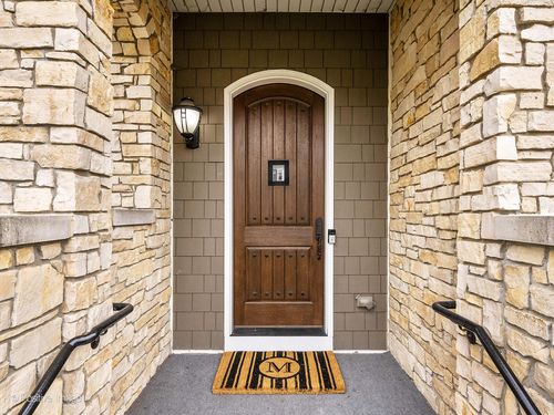 63 Kennedy Ln, Hinsdale, IL, 60521-4586 | Card Image