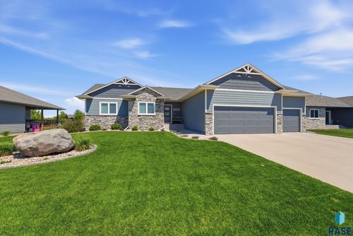 6616 E 33rd St Street, Sioux Falls, SD, 57110 | Card Image