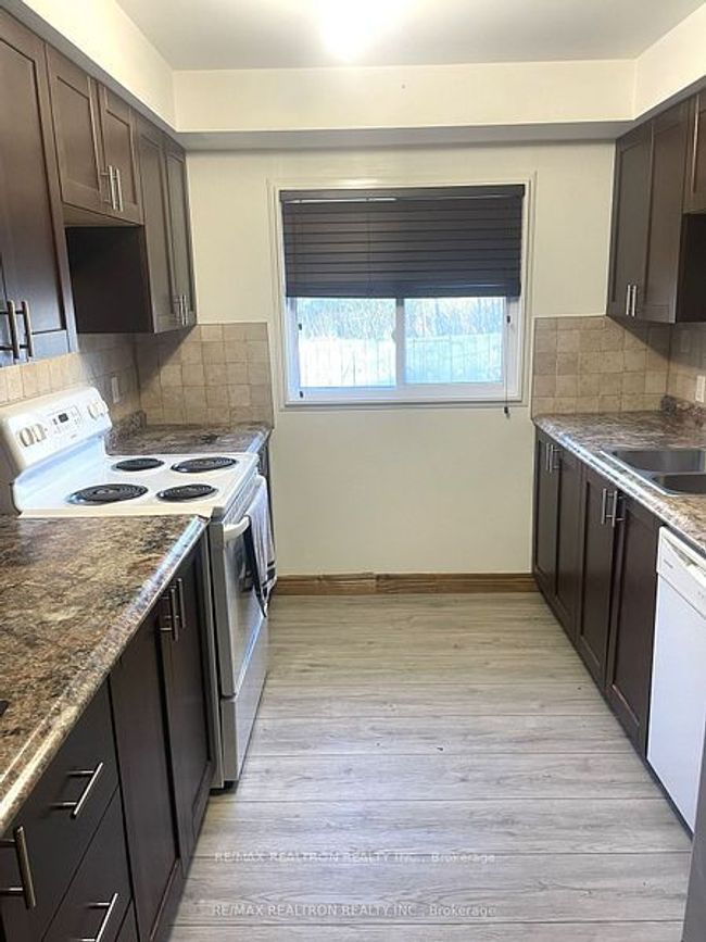 815 Lagoon Dr, House other with 3 bedrooms, 4 bathrooms and 5 parking in Willow Beach ON | Image 7