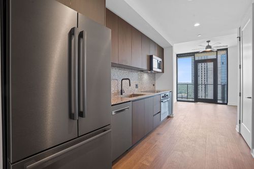 2708-84 N Interstate 35, Austin, TX, 78701-4985 | Card Image