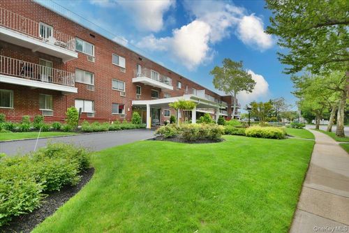 15a-320 E Shore Rd, Great Neck, NY, 11023-1739 | Card Image