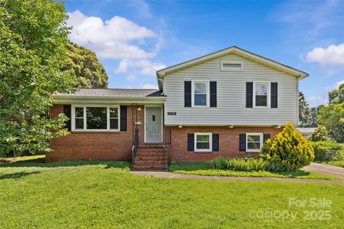 2000 Townsend Ave, Charlotte, NC, 28205-3325 | Card Image