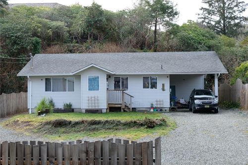 520 Malon Lane, Tofino, BC, V0R2Z0 | Card Image