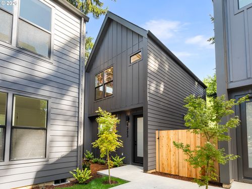 9223 N Seneca St, Portland, OR, 97203-2236 | Card Image