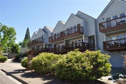 495 Lori Ln, Ashland, OR, 97520-1727 | Card Image