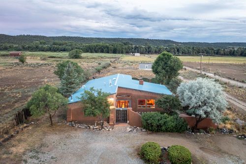 42 A and B Arroyo Hondo Seco Road, Arroyo Hondo, NM, 87513 | Card Image