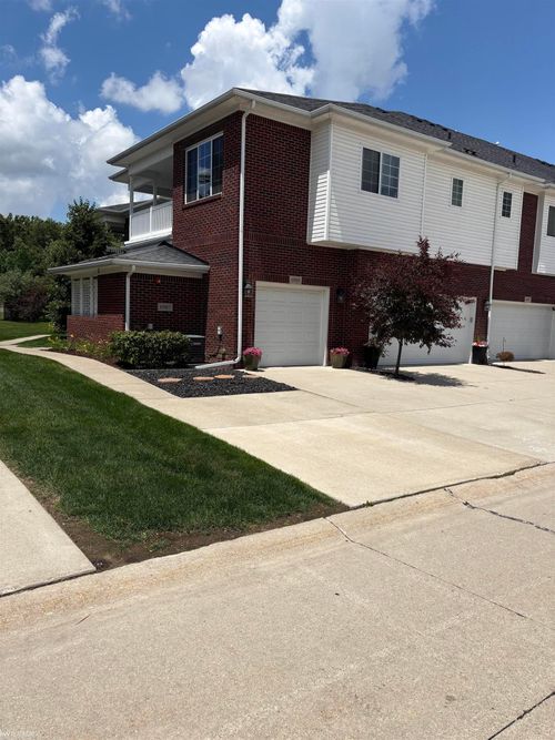 6989 Boulder Pointe Dr, Washington Twp, MI, 48094-4503 | Card Image