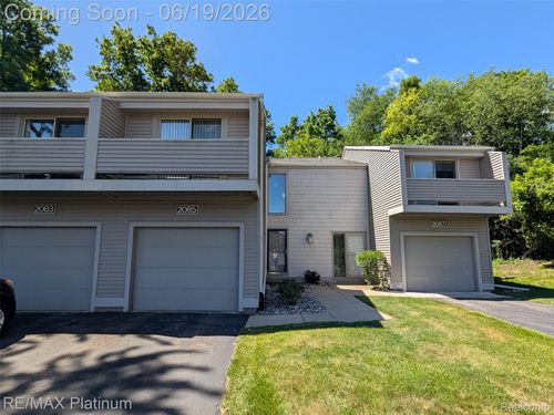 2085 Fox Hollow Dr, Okemos, MI, 48864-3947 | Card Image
