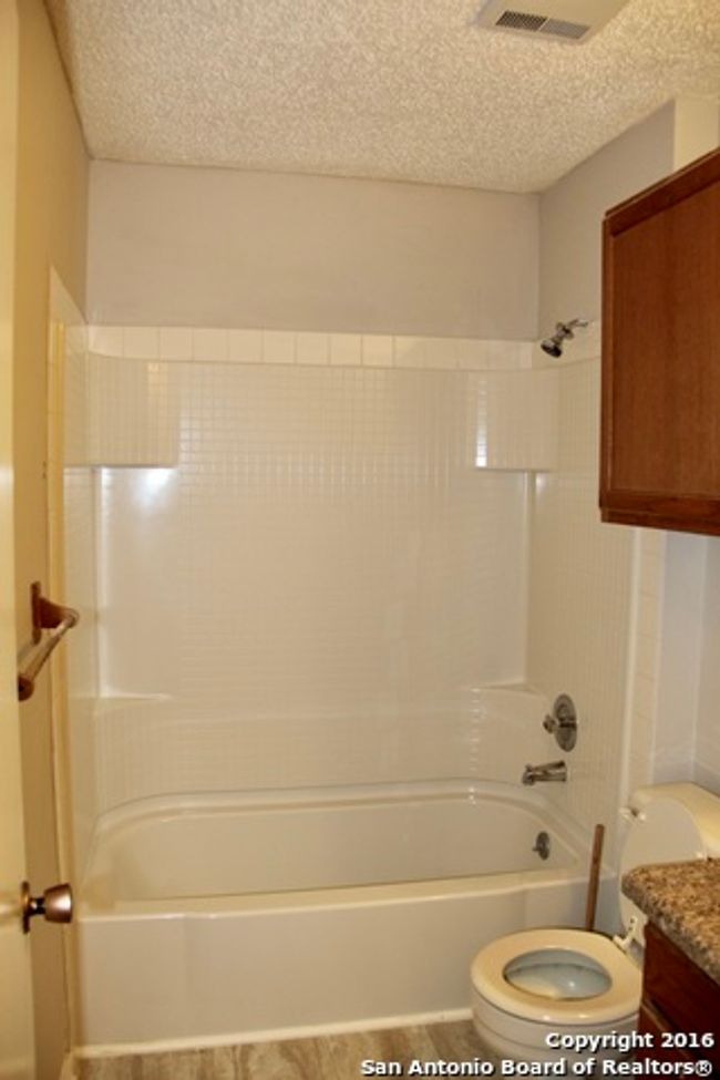 610 Meadow Gate, House other with 3 bedrooms, 2 bathrooms and null parking in Converse TX | Image 12