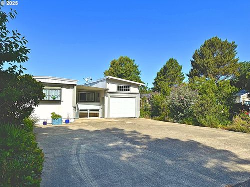 spc-218-1600 Rhododendron Dr, Florence, OR, 97439-7301 | Card Image