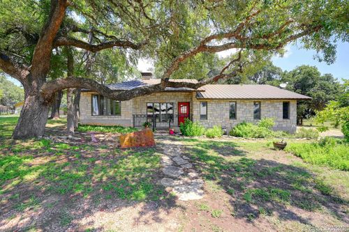 1214 13th St, Blanco, TX, 78606-2002 | Card Image
