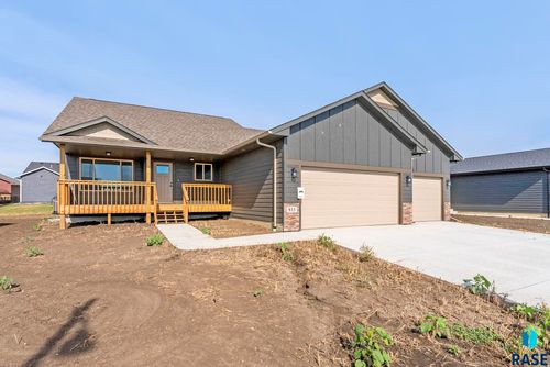 813 N Main St Street, Lennox, SD, 57039 | Card Image