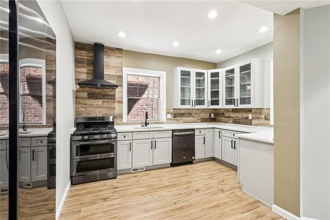 515 Peebles St, House other with 4 bedrooms, 4 bathrooms and null parking in Pittsburgh PA | Image 15