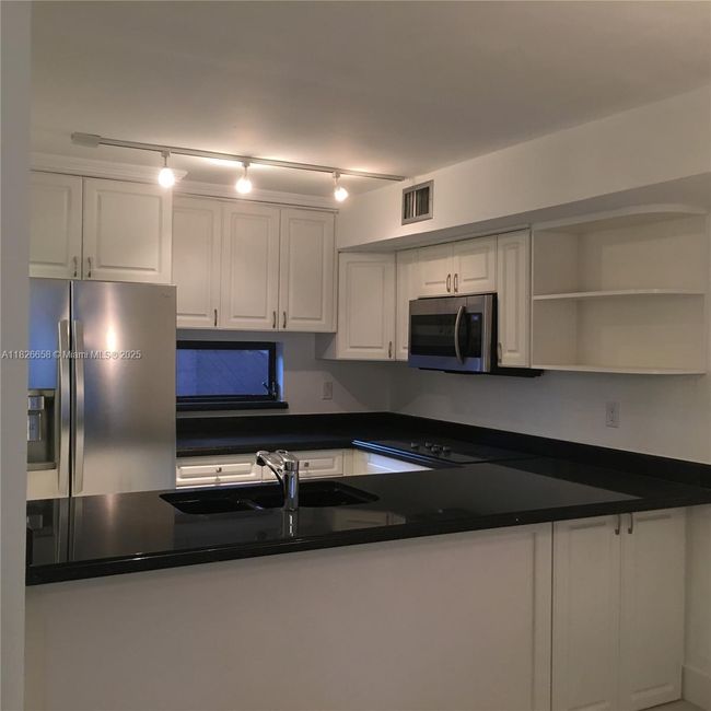 APT-8 - 2180 Brickell Ave, Townhouse with 2 bedrooms, 2 bathrooms and null parking in Miami FL | Image 4
