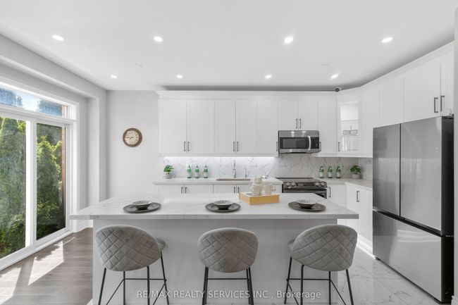 31 Sedgeway Hts, House attached with 3 bedrooms, 4 bathrooms and 3 parking in Vaughan ON | Image 11