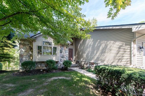 840 Heatheridge Ct, Brighton, MI, 48116-6716 | Card Image