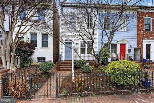 916 G St Se, WASHINGTON, DC, 20003-2818 | Card Image