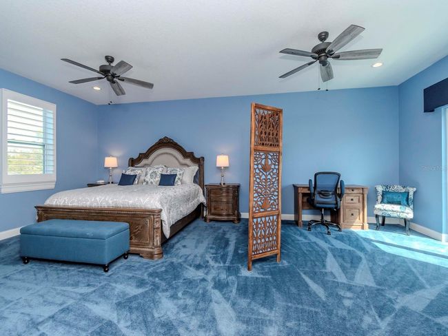 MASTER SUITE / WITH SEATING AREA | Image 14