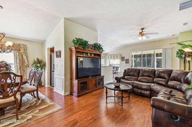 9094 Honeybee Lane, House other with 3 bedrooms, 2 bathrooms and null parking in Jacksonville FL | Image 9