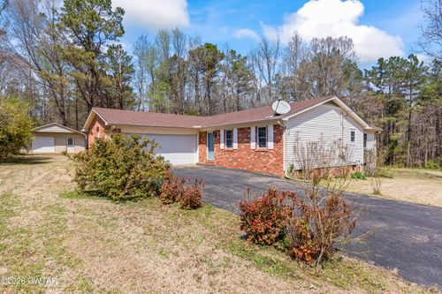755 Holmes Dr, Henderson, TN, 38340-1303 | Card Image