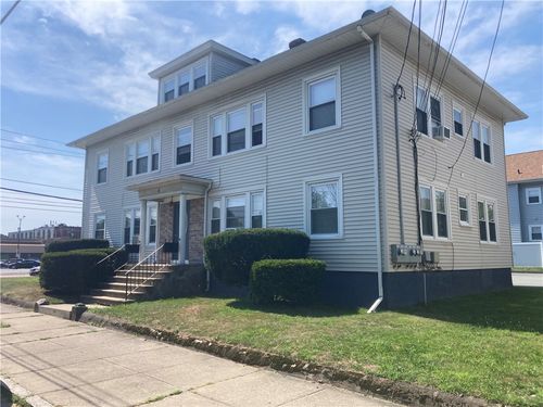 10 Belmont St, Pawtucket, RI, 02860-5695 | Card Image