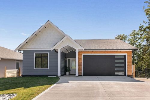 6323 Burdett Rd, Sechelt, BC, V7Z0M3 | Card Image