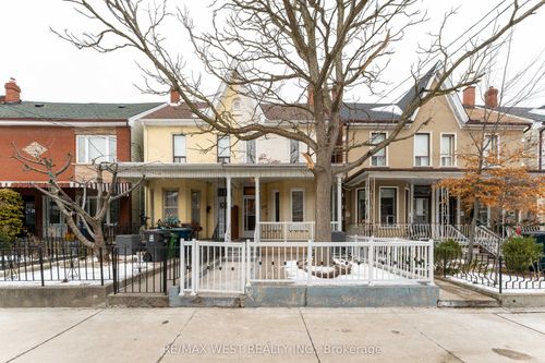 205 Markham St, Toronto, ON, M6J2G7 | Card Image