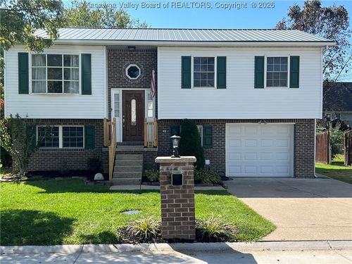 113 Hampton Ln, Hurricane, WV, 25526-1052 | Card Image