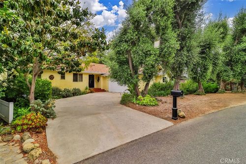 240 Portal St, Oak View, CA, 93022-9771 | Card Image