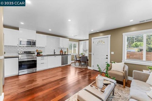 1842 1st St, Richmond, CA, 94801-1508 | Card Image